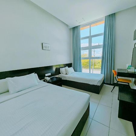 Citrine Hotel Seri Iskandar Eksteriør bilde